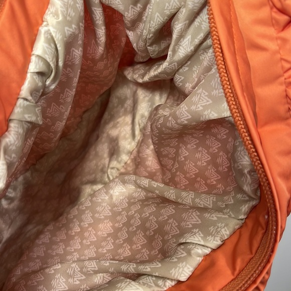 💲8️⃣ Pocketbook Peach Color Gathered/Ruched Approx.  7" Drop - Picture 4 of 7